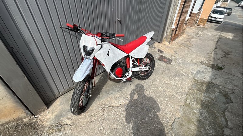Rieju RR Enduro Roja y Blanca