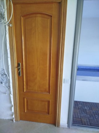 Puerta de madera interior,total 6 y una corredera