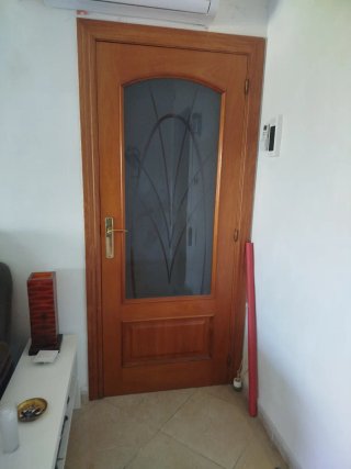 Puerta de madera interior,total 6 y una corredera