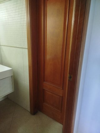 Puerta de madera interior,total 6 y una corredera