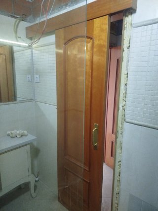 Puerta de madera interior,total 6 y una corredera