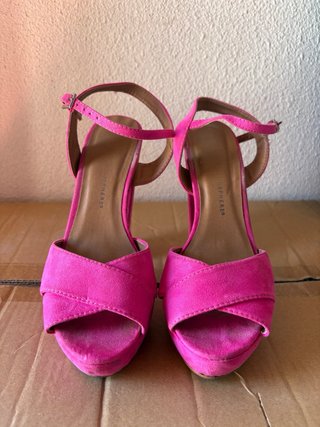 Sandalias tacón plataforma fucsia