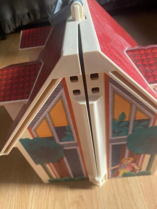 Casa de muñecas Playmobil con accesorios