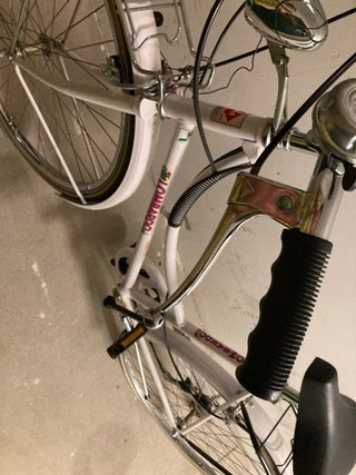 Bicicleta de chica blanca