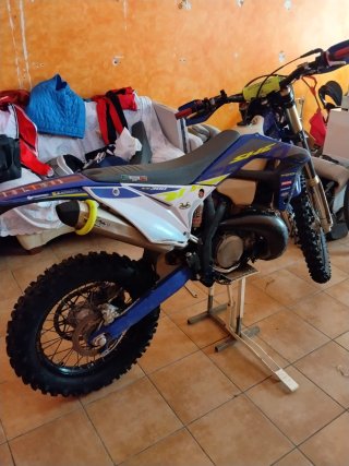Moto Enduro/Motocross Azul y Blanca
