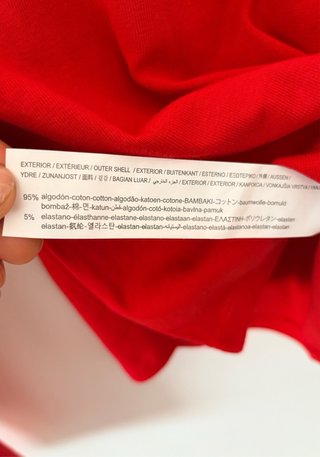 Camiseta Stradivarius manga larga roja