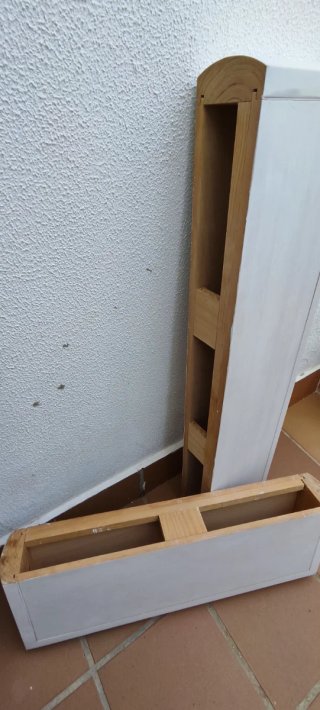 2 Baldas de Madera Blancas