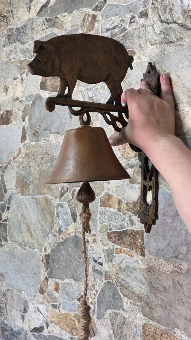 Campana Hierro Fundido Vintage Cerdo