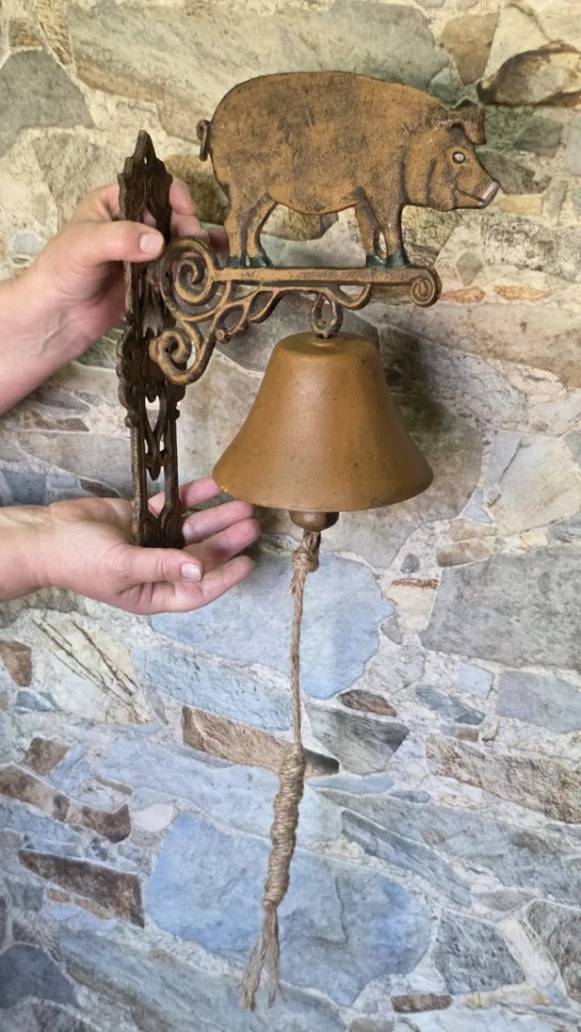 Campana Hierro Fundido Vintage Cerdo