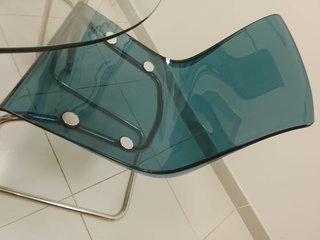 Mesa redonda de cristal + 4 sillas diseño moderno