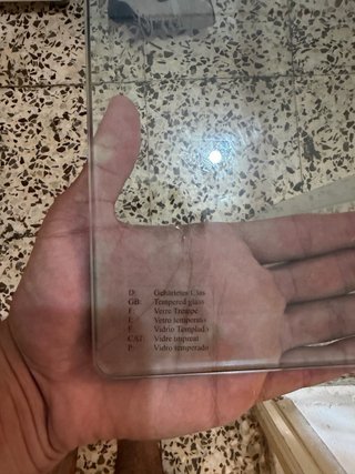 Mesa de cristal y metal