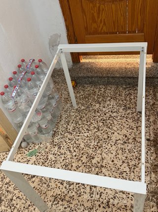 Mesa de cristal y metal