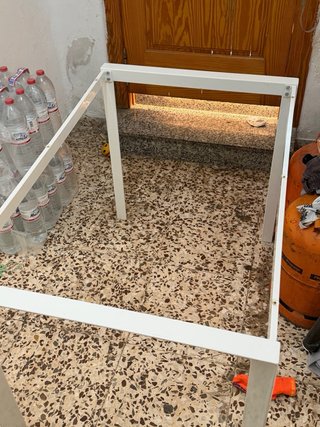 Mesa de cristal y metal