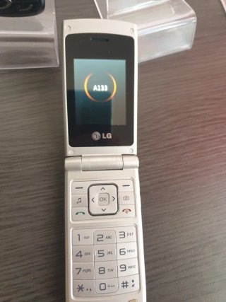 Confezione 2 Cellulari LG e Samsung Neri