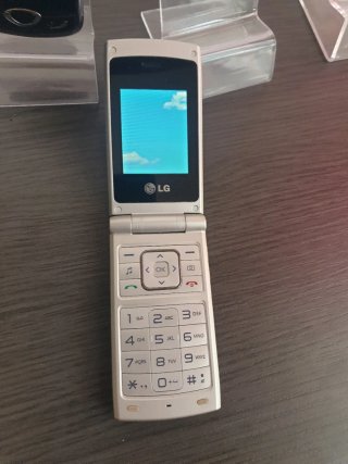 Confezione 2 Cellulari LG e Samsung Neri