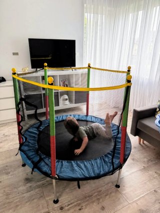Cama elástica infantil con red de seguridad
