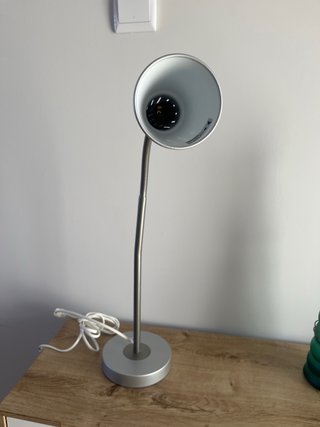 Lámpara de escritorio moderna gris