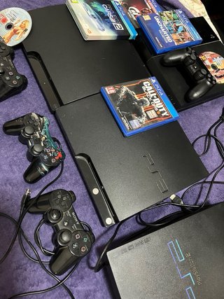Lote PS3 con 4 juegos y 3 mandos