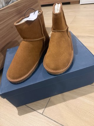 Stivali UGG marroni con pelo nuovi