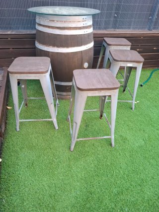 Mesa barril de madera y cristal