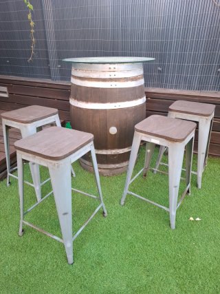 Mesa barril de madera y cristal