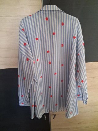 Blusa Rayas Azules y Corazones Rojos