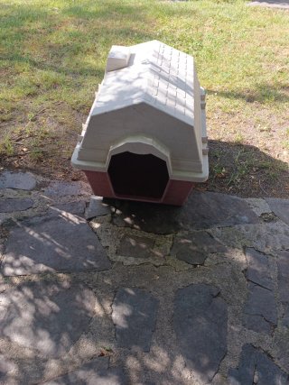 Caseta para perro de resina
