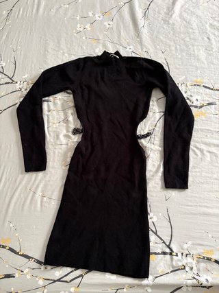 Vestido negro con aberturas
