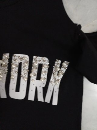 Vestido negro con perlas