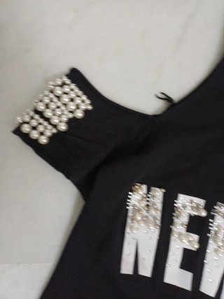 Vestido negro con perlas
