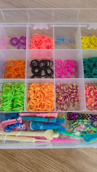 Kit Gomas Pulseras Colores + Accesorios