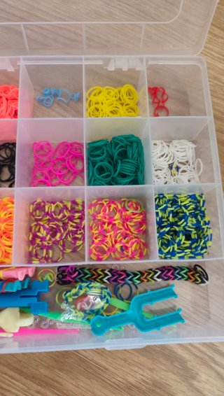Kit Gomas Pulseras Colores + Accesorios