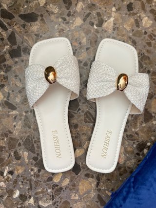 Sandalias blancas verano lazo dorado