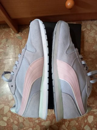 Zapatillas Puma grises y rosas