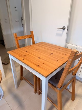 Mesa 80x80cm y 2 Sillas Madera