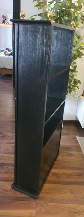 Casi REGALADA Estantería negra madera con detalles