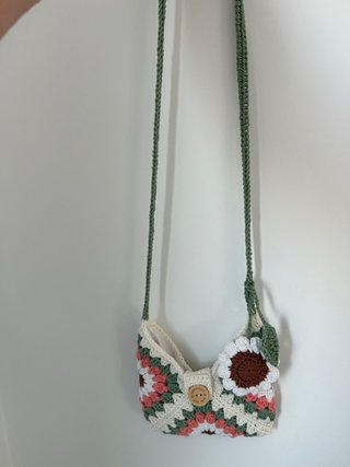 Bolso de crochet con flor
