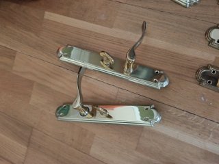 Picaportes dorados para puertas