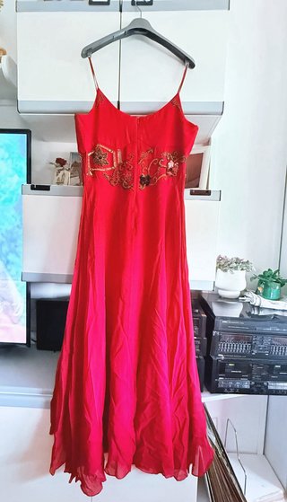 Vestido rojo hecho a mano