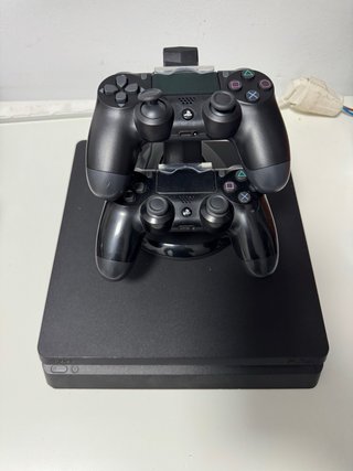 Consola PS4 Negra + Mando y Cargador