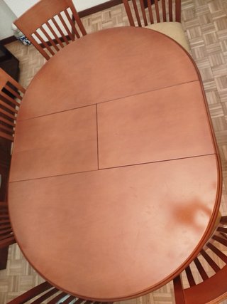 Mesa redonda extensible y 7 sillas madera