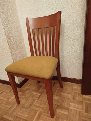 Mesa redonda extensible y 7 sillas madera