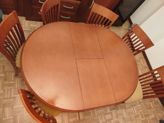 Mesa redonda extensible y 7 sillas madera