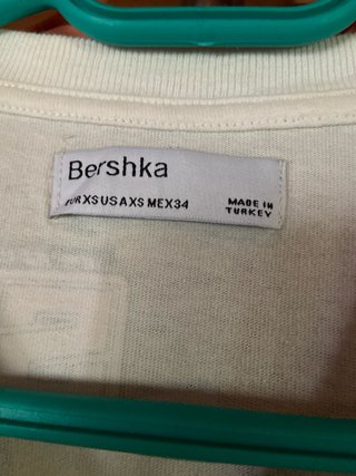 Camiseta Bershka Estampada Anime