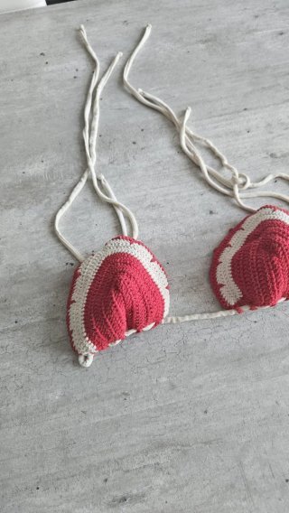 Costume uncinetto rosso e bianco