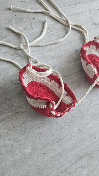 Costume uncinetto rosso e bianco