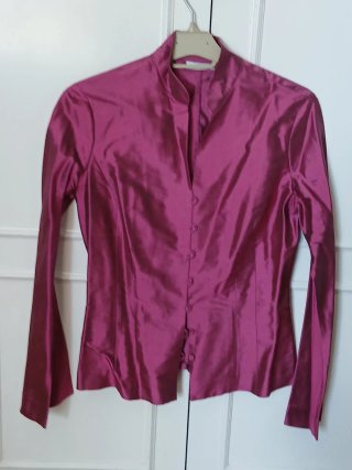 Elegante blusa seda salvaje color cardenal