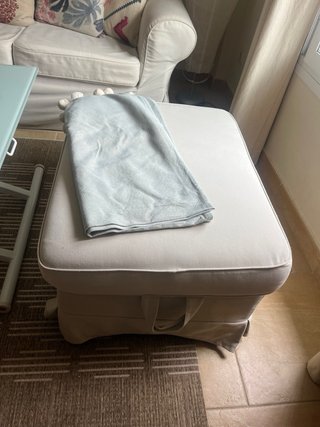 Puff grande con almacenaje Ikea modelo kivik