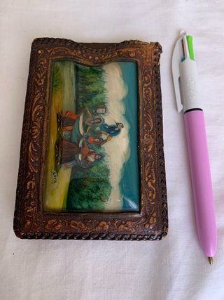 Pétillera antigua de cuero con pintura