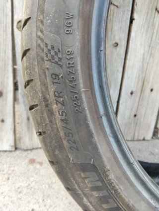 Neumático 225/45ZR19 96W